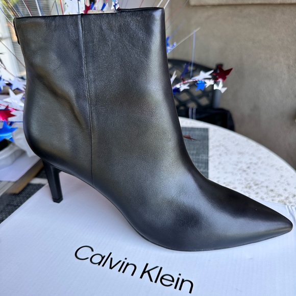 NEW! Calvin Klein Senly Boots - Picture 2 of 6
